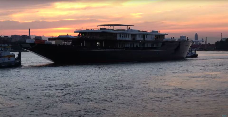 Jeff Bezos had his £400m superyacht towed in the middle of the night