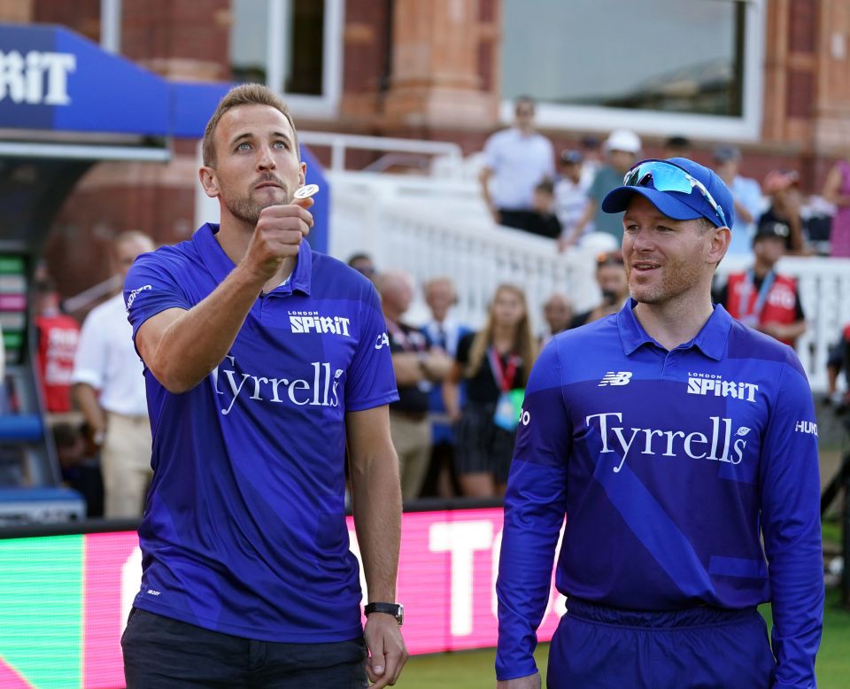 Harry Kane alongside Eoin Morgan for the coin toss