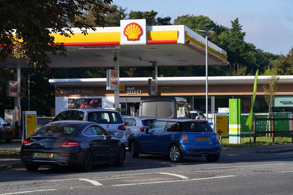 Motorists are seeing petrol prices fall back to where they were at the start of June for the Jubilee weekend