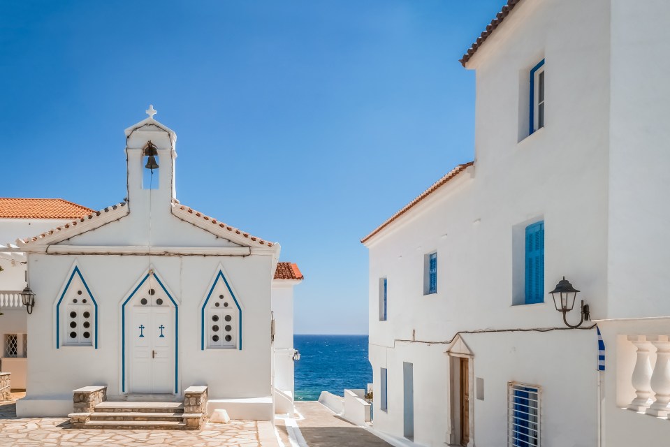 We strolled to Chora with its whitewash cafes and restaurants