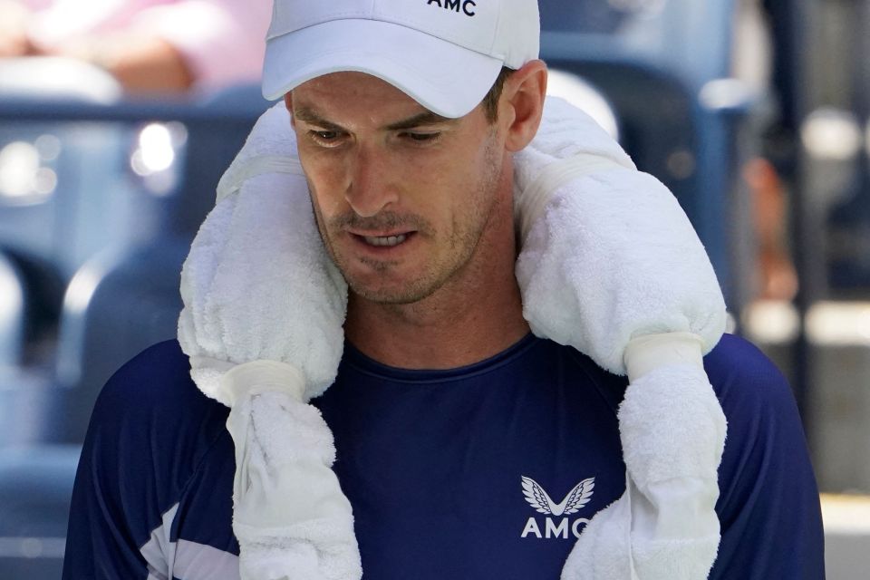 Murray needed the ice towels to keep cool in the sweltering heat