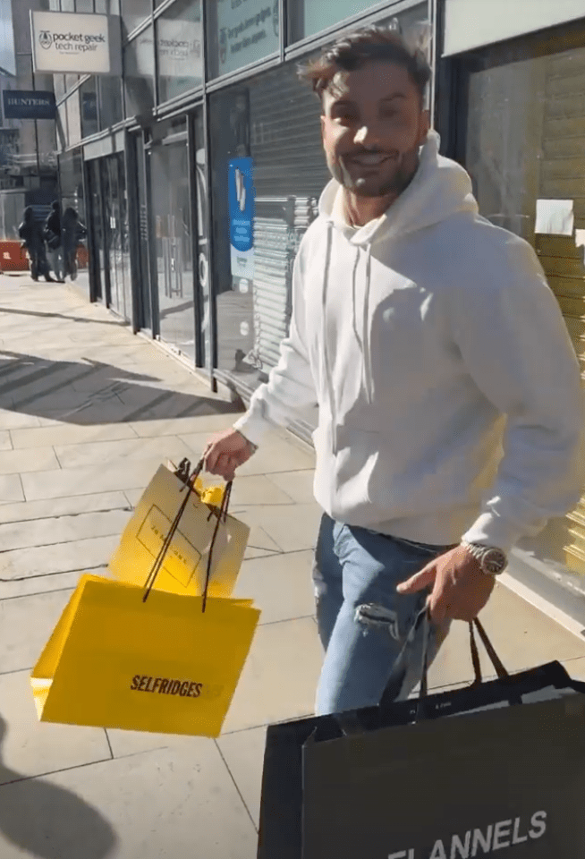 Davide, 27, was seen carrying bags and tagged Ekin-Su in his video on Instagram