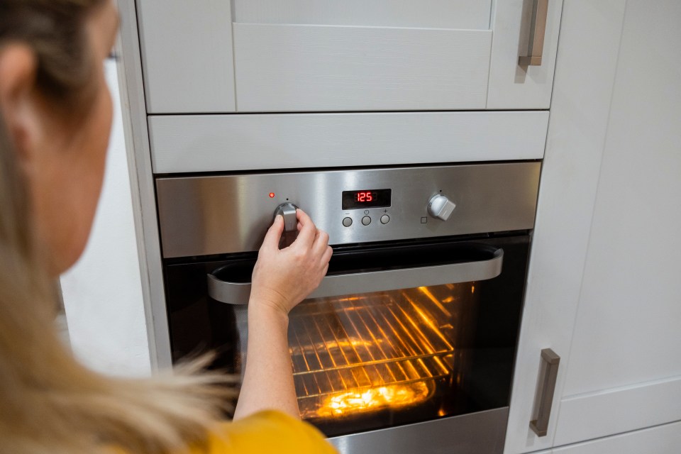 Is it cheaper to use an oven or a microwave to cook a meal?