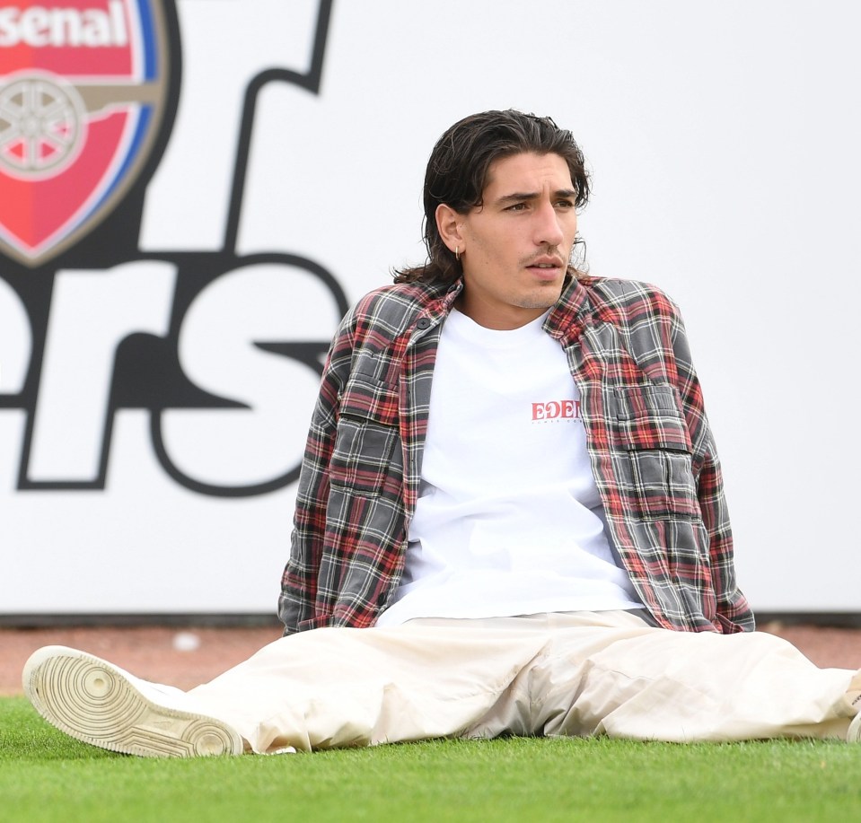 Hector Bellerin could leave if Real Betis stump up the cash