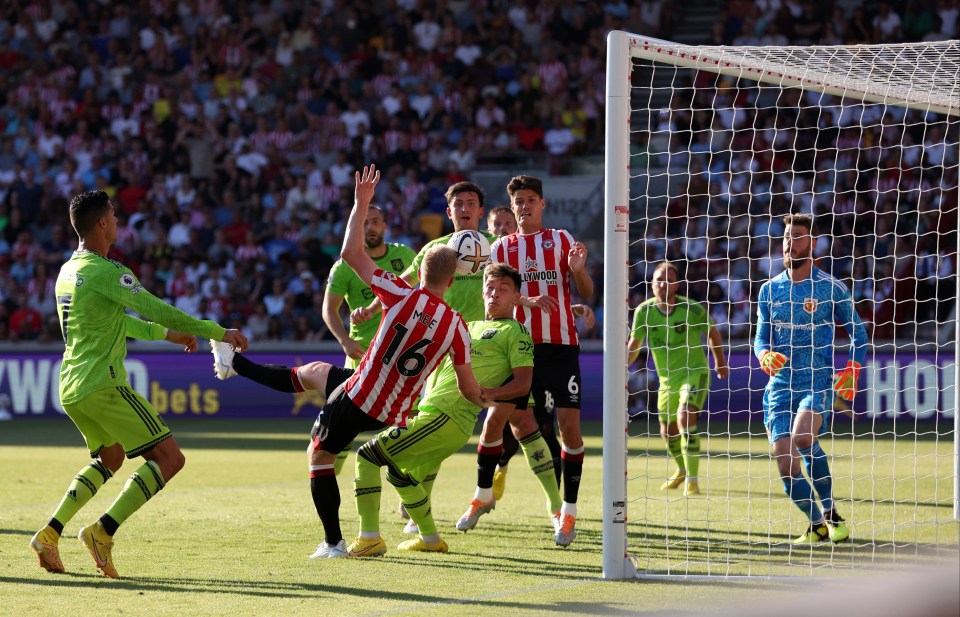 Brentford's Ben Mee towered over Lisandro Martinez at the far post as United conceded their third of the game