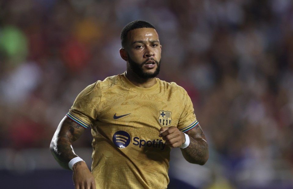 Barcelona want to sell Memphis Depay