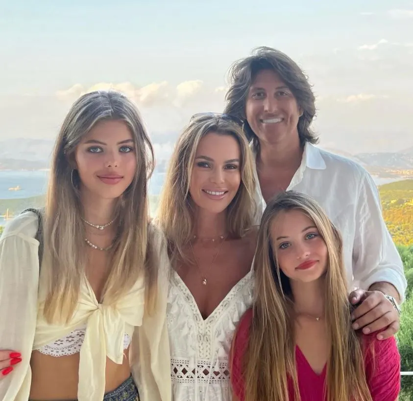 Amanda showed off her stunning family on holiday