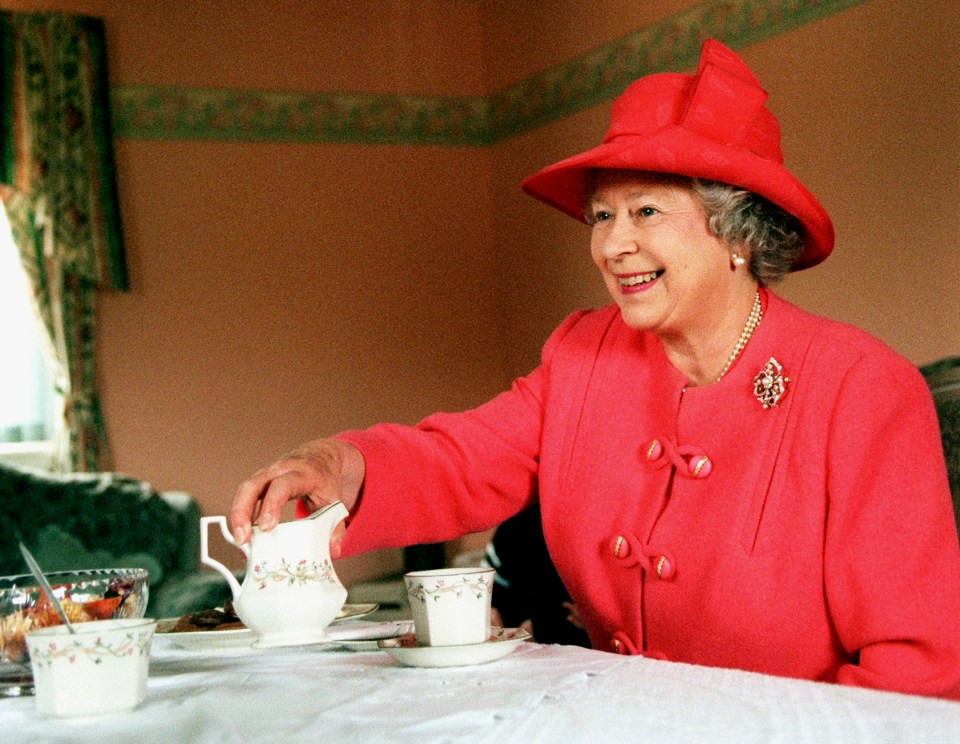 Former chefs of the royal family have said that afternoon tea is very important for Her Majesty