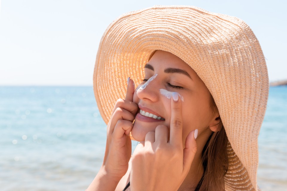 Rae gets her suncream from the hotel lost and found instead of paying for it