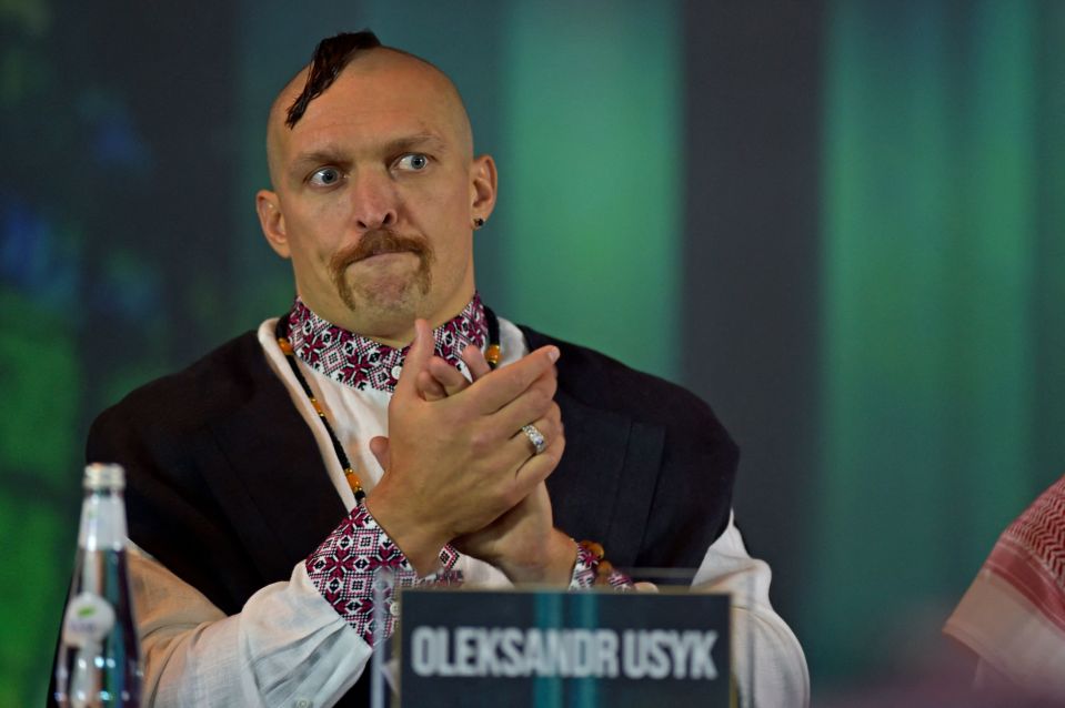 Oleksandr Usyk swam ten kilometres a day before the press conference