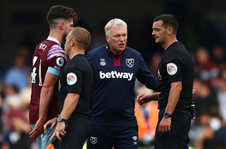 David Moyes confronts Referee Andy Madley