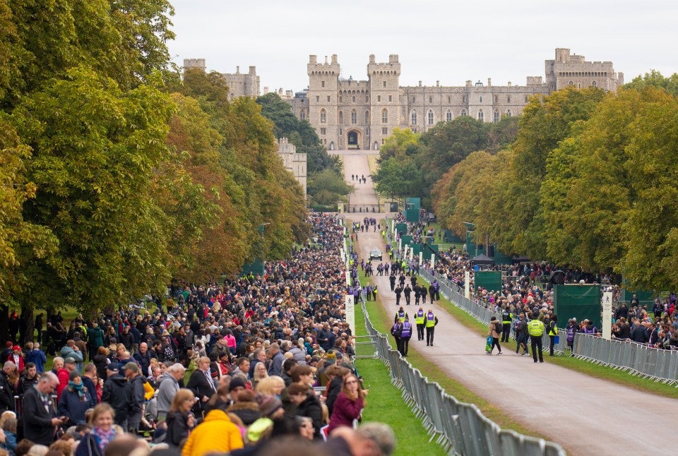 Mourners line up on The Long Walk in Windsor