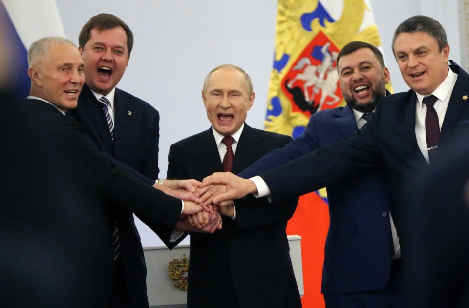 Putin cheers with his puppet leaders in charge of the four stolen Ukraine regions