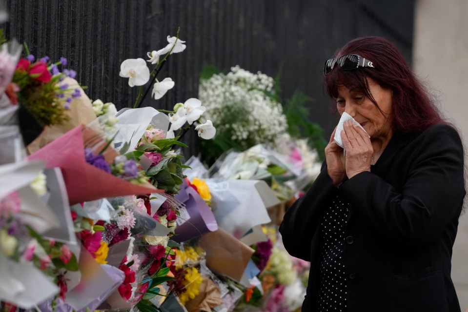 Mourners in London should lay flowers in dedicated areas of Green Park and Hyde Park