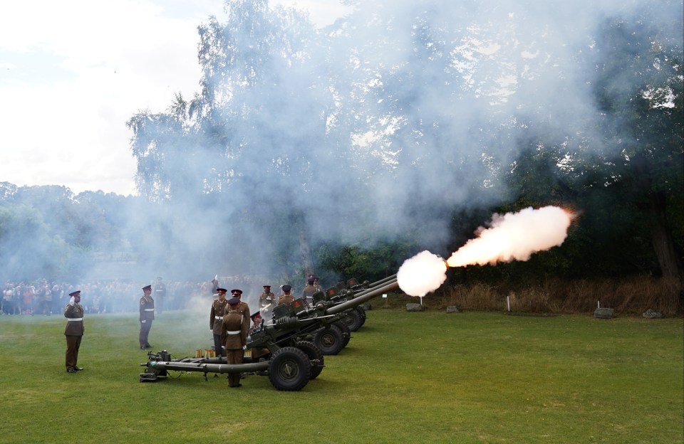 Soldiers blast rounds in the air in York to commemorate the Queen