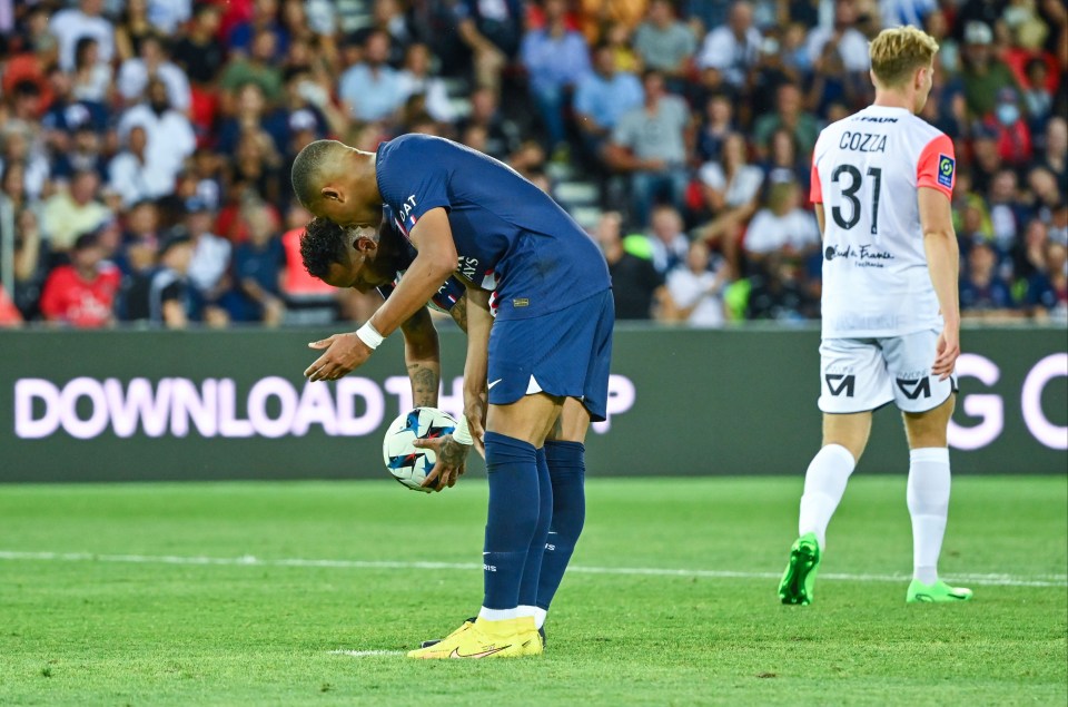 Neymar and Kylian Mbappe arguing over penalty duties