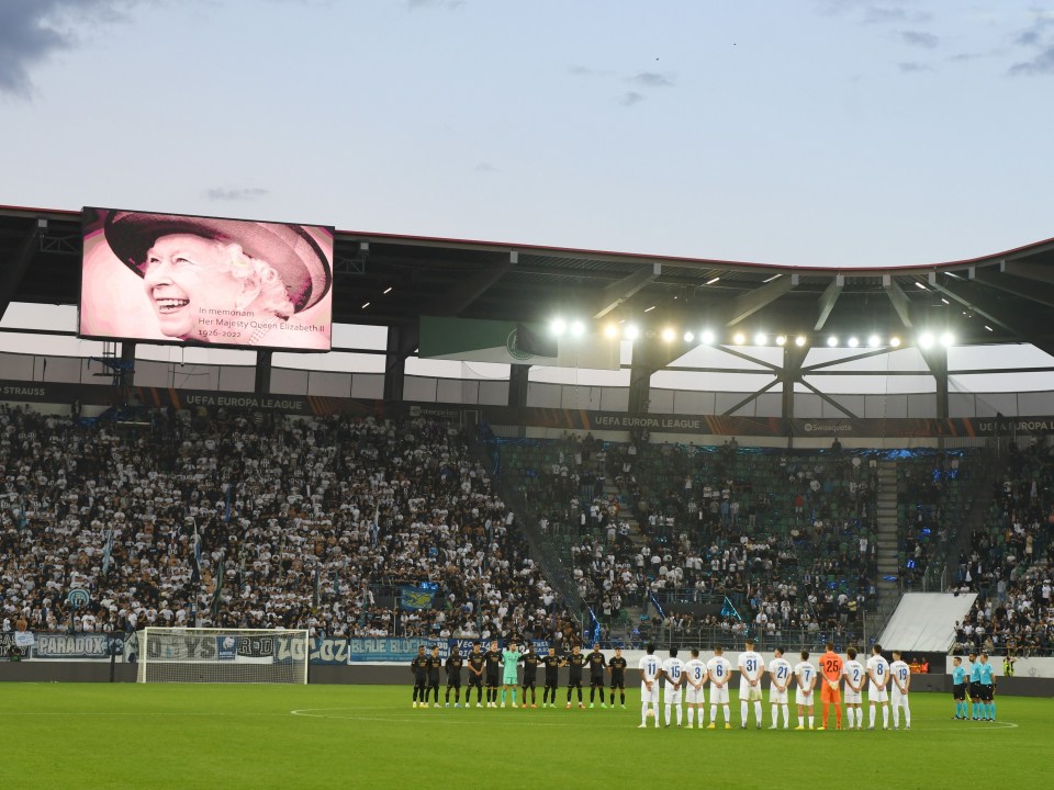 Arsenal observed a minutes silence in Zurich before the start of the second half