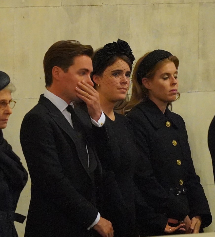 Grieving Edoardo, Eugenie and Beatrice in Westminster Hall at the vigil