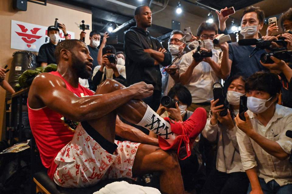 Floyd Mayweather training in Tokyo for the fight