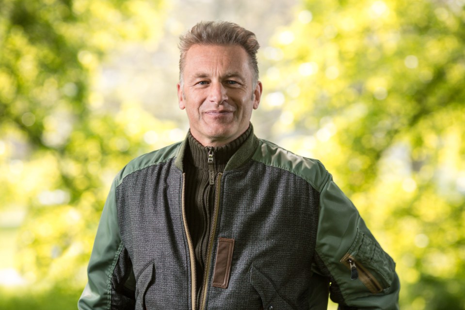 Chris Packham uses taxidermy to stuff roadkill before photographing it