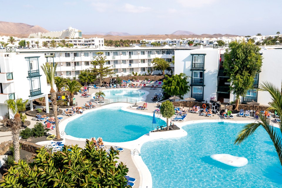 Enjoy a break right in the heart of the action at the 3* TUI Suneo El Trebol in Costa Teguise, Lanzarote