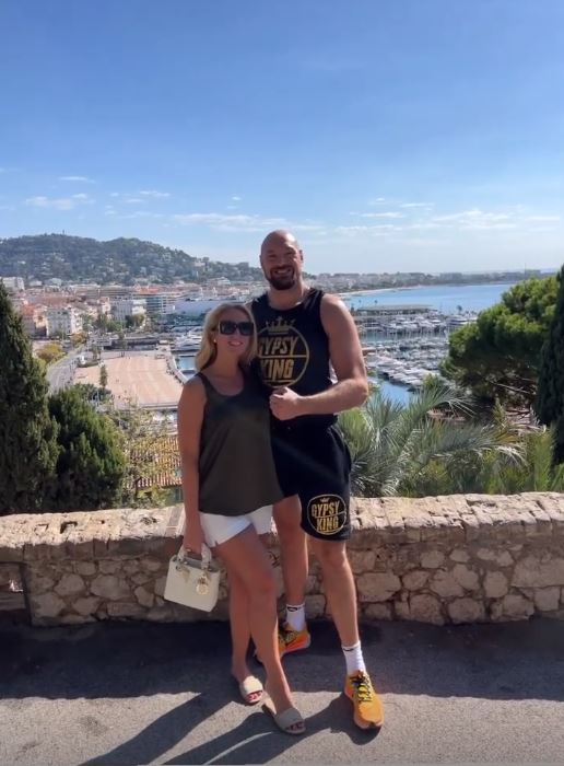 The pair enjoyed a beautiful view of the ocean in Cannes