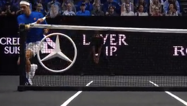 Federer even managed to play this stunning trick shot