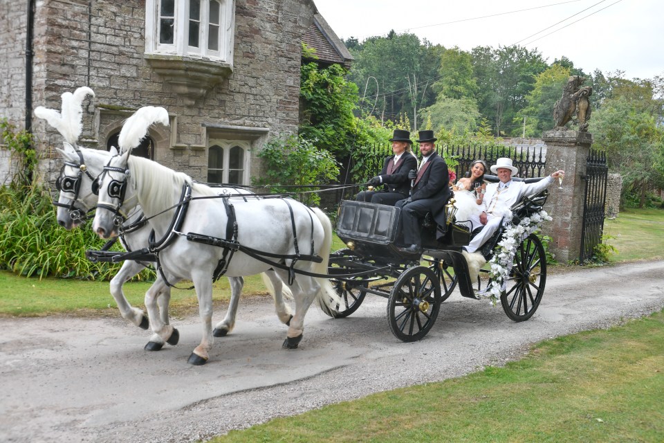 The couple sipped champagne on a Victorian-style horse drawn carriage