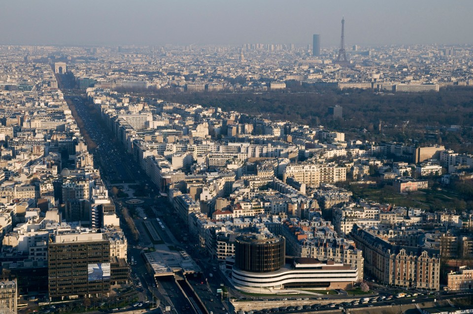 Messi is believed to rent an apartment in  Villes de Neuilly in Paris