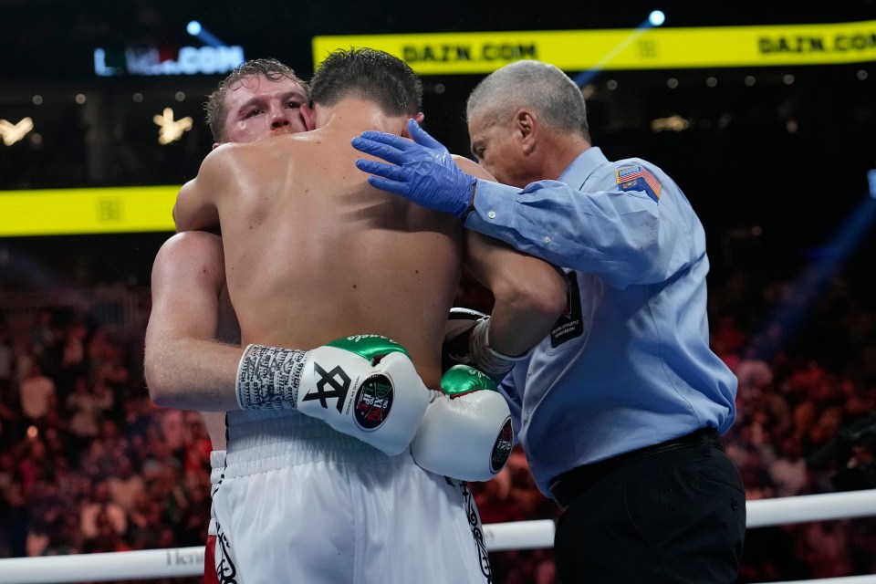 Canelo Alvarez and Gennady Golovkin embrace