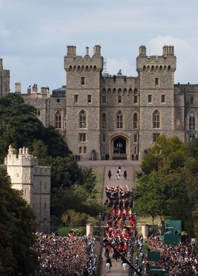 The coffin of the Queen carried in a hearse towards Windsor Castle