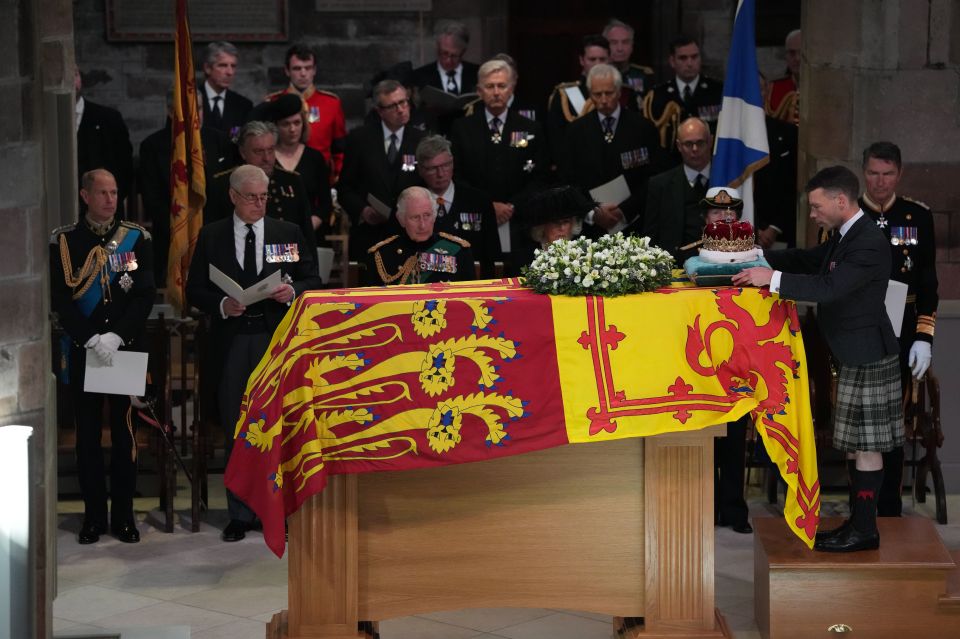 The Queen's coffin will be transported from Buckingham Palace to Westminster Hall in a ceremonial procession