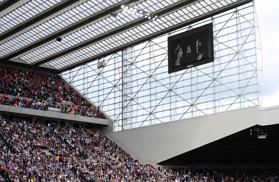 Fans paid tribute to the Queen before and during the game