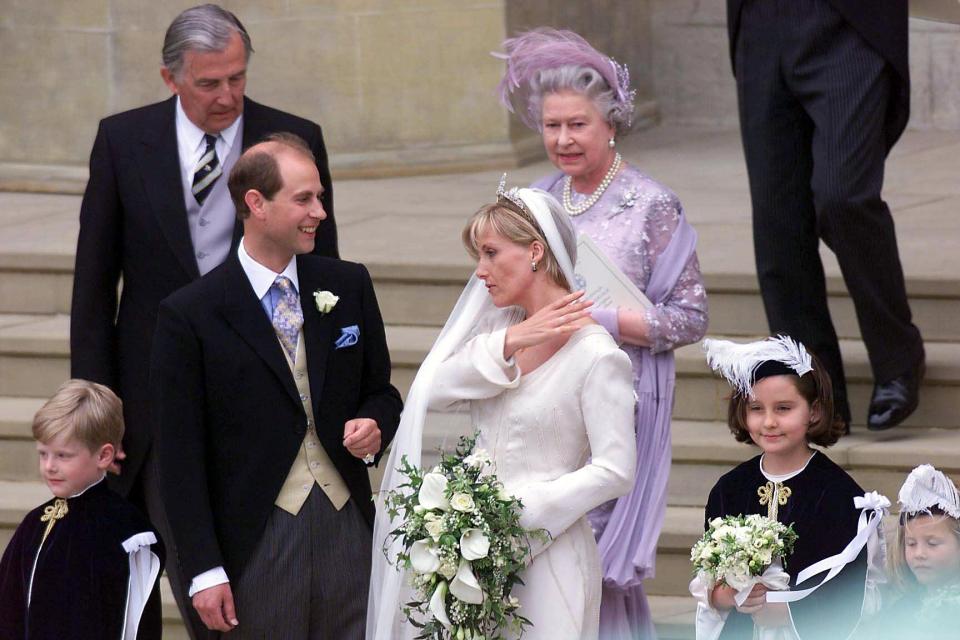 Edward marries Sophie in 1999