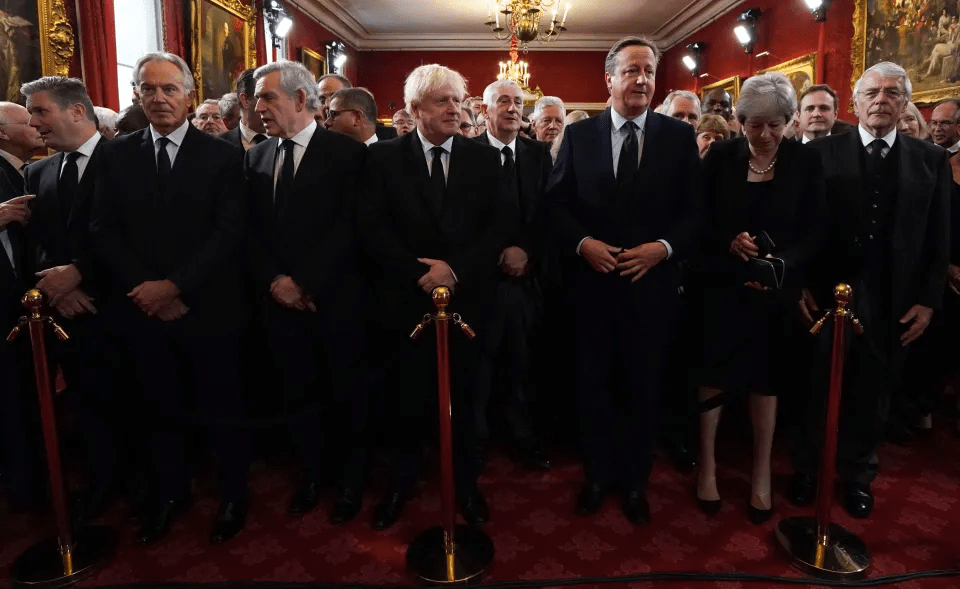 Former PMs put their differences aside at the ceremony today