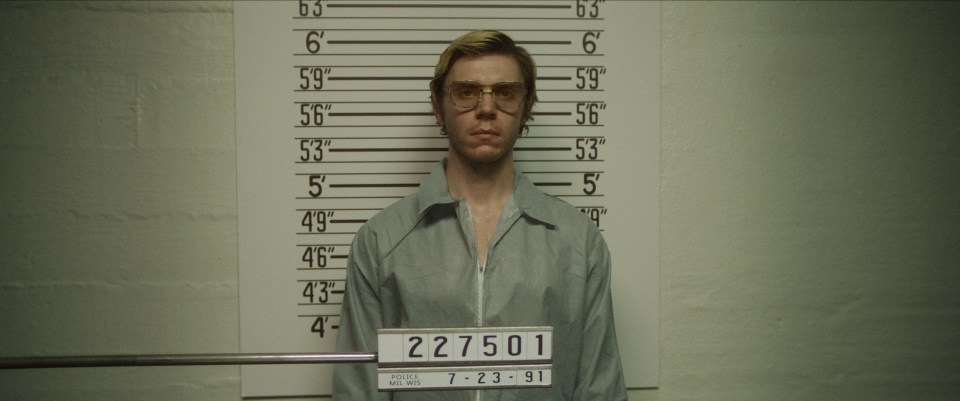 Netflix' recreation of Dahmer's 1991 arrest mugshot