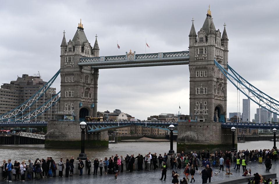 This morning, the queue reached 3.5 miles long to see Her Majesty