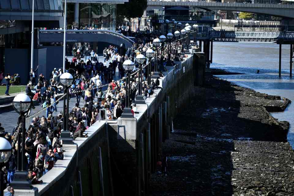 The queue of mourners wanting to pay their respects to the Queen has stretched for five miles