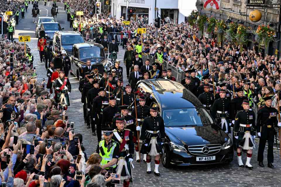 The Queen's coffin makes its way from the Palace of Holyroodhouse to St Giles' Cathedral in Edinburgh