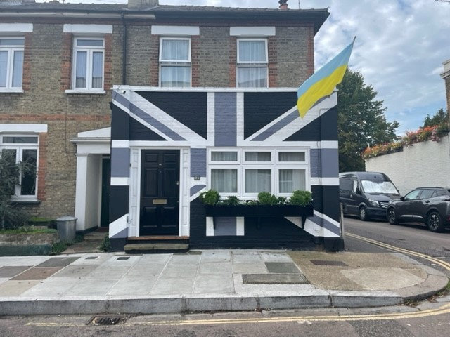 The royal enthusiasts decided to paint the patriotic flag black out of respect for the Queen