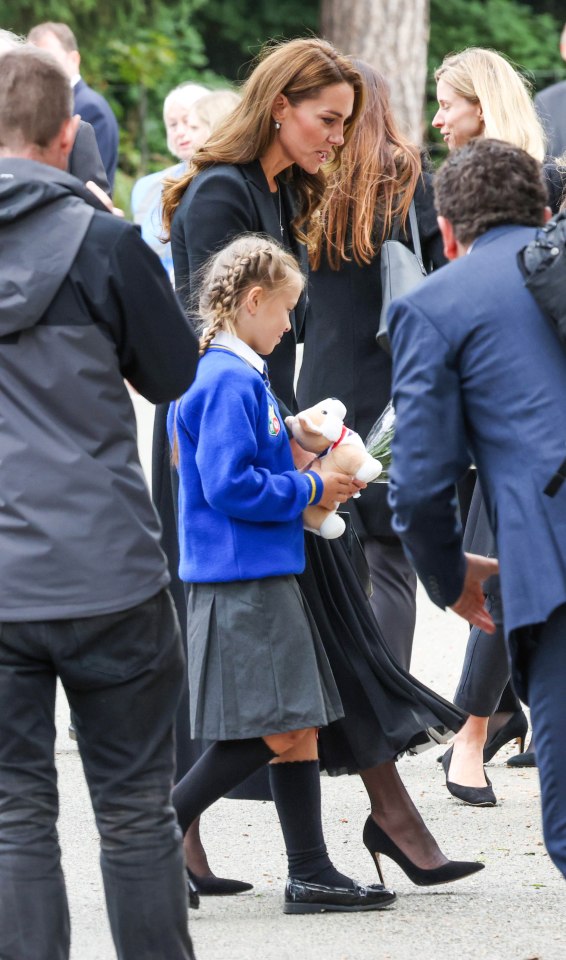 Kate helped little Elizabeth place a corgi teddy with tributes in the Queen's honour