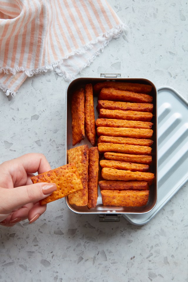 These pizza crackers will last your kids all week as a lunchbox snack