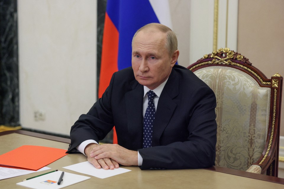 Vladimir Putin has signed a decree recognising Kherson and Zaporizhzhia as independent states