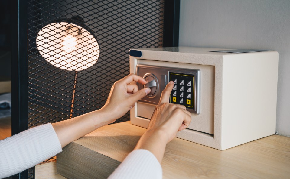 Samantha recommends using the hotel safe while others aren’t convinced it’s secure