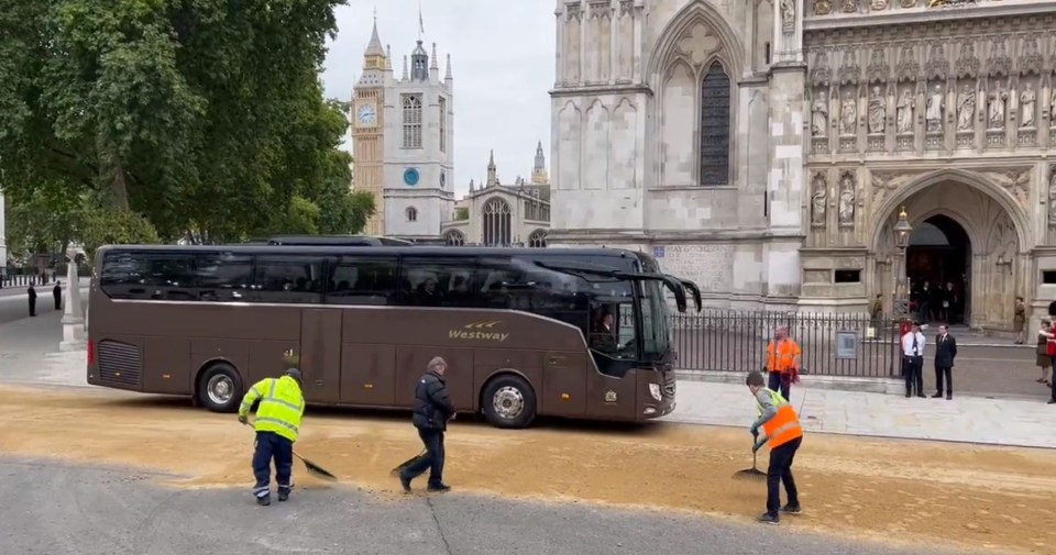 Many parts of the procession route were covered in sand