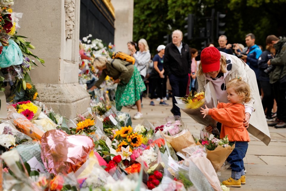 Stacey O'Connor and her son Bertie pay tribute at Buckingham Palace