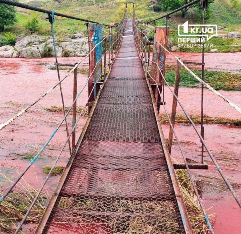 The Inhulets River's water turned red on Friday