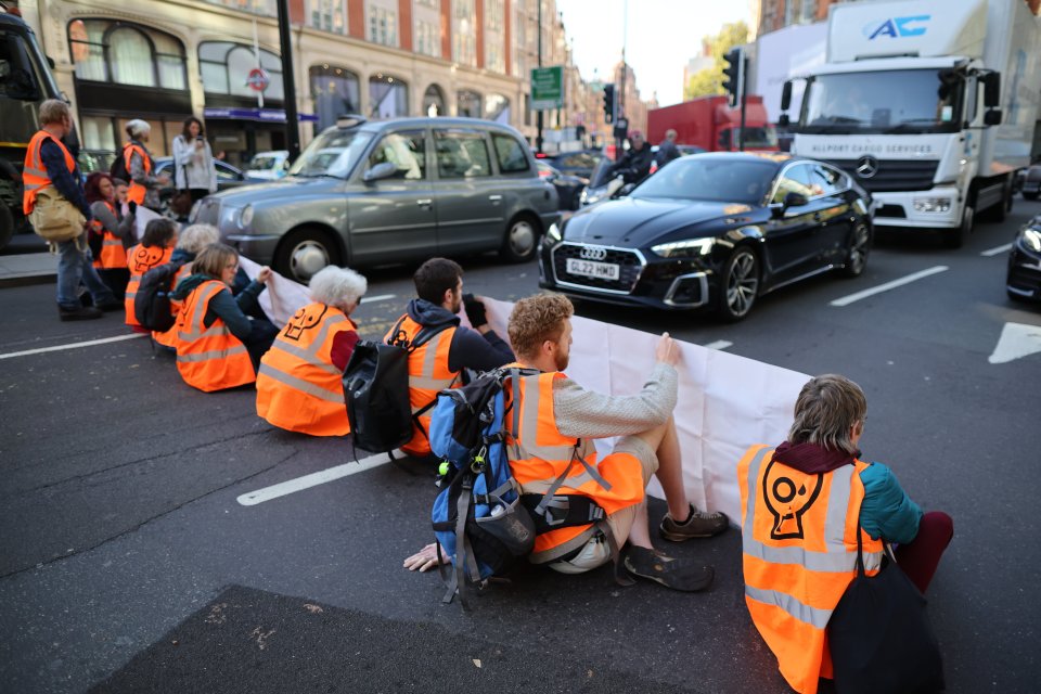 Just Stop Oil protesters bring the London traffic to a halt