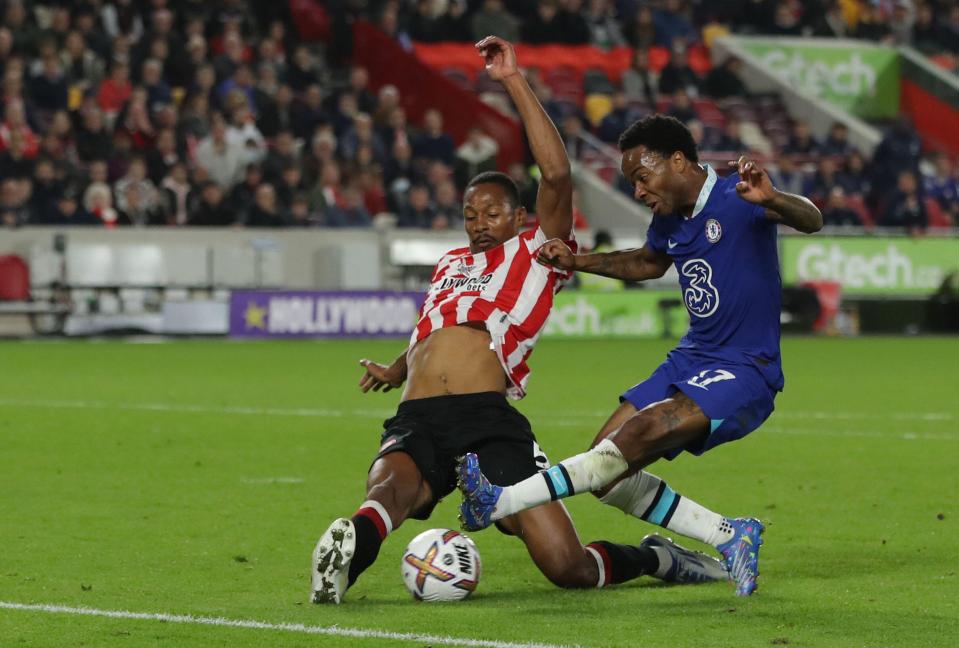 Raheem Sterling squanders a chance as Chelsea drew 0-0 with Brentford.