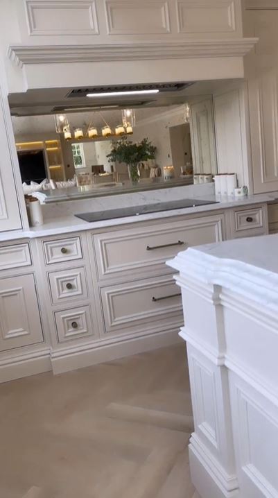 The bright airy space featured a mirror backsplash